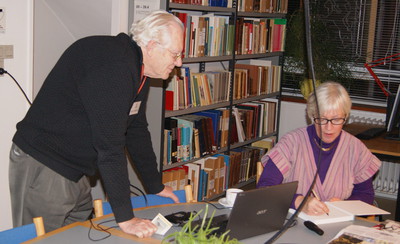 Helle signerer