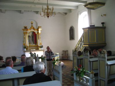 Inde i kirken
